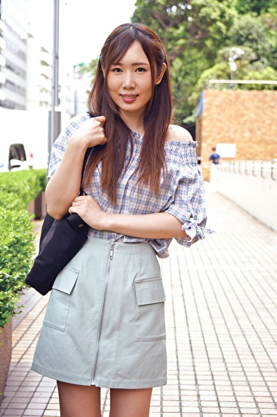 とろっとろに仕上げたオマ○コに素股を決行！入れない約束はもちろんやぶるためにあるもの！しれ～っと挿入！やっぱり素股より生チ○コのピストンにご満悦の彼女はすぐにイっちゃう敏感娘！ まりちゃん・アパレル勤務