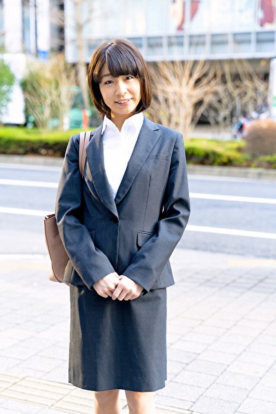 同僚OLとヤリタイ！！出版会社編集業務 真宮菜々さん（21歳）